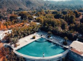 The HighGarden Resort, hotel con piscina a Udaipur