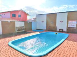 Disponivel Virada - Estúdios e suítes com piscina, ar, wifi e estacionamento 6X no cartão sem juros – hotel w mieście Porto Belo