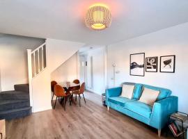 Quay House by Switchback Stays with free parking, hotel near University Hospital Llandough, Cardiff