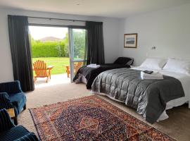 Fitzroy BnB 39b Whangapoua Road, bed and breakfast a Coromandel Town
