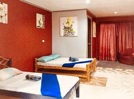 RedDoorz @ Thomasville Inland Resort Brgy. 2, hotel v destinaci Hinoba-an