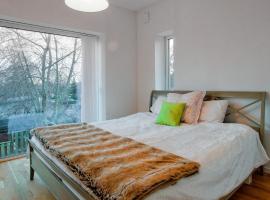 townhouse on Arlanda Stockholm metro line - easy checkin、Sollentunaのホテル