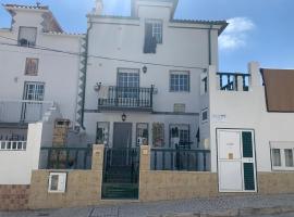 Moradia Ricardo - Nazaré, Hotel in Nazaré