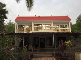 Moon Harvest- Villa by the Pool, pet-friendly hotel in Dongri