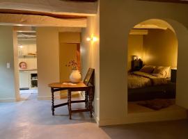 Encore une fois, Entre deux: Locmalo şehrinde bir otoparklı otel
