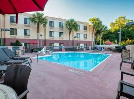 RED ROOF PLUS PALM COAST, 10 KINGSWOOD DR, PALM COAST, FL, 32137-4614、パーム・コーストのホテル