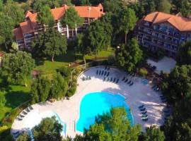 Great condo between golf course and beach, golf hotel in Moliets-et-Maa