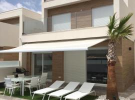 Palmeras Gold - Moderne villa (6p) met solarium/privézwembad, hotel en San Pedro del Pinatar