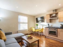 One Bedroom Flat in Bush Hill Park, room in Enfield