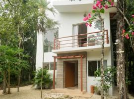 Casa Muuch Eco paradise-Cenotes near by, hotel a Chemuyil
