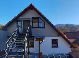 Kleine, gemütliche Dachgeschosswohnung, cheap hotel in Ober-Laudenbach