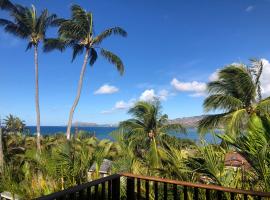 Home with Sweeping Views, Pool & Yard, hotel v Honolulu