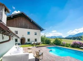 Chalet Wiesengut, Pool, Sunbeds, BBQ, Bikes for free, 15 min to salzburg and beautifull lakes sound of music