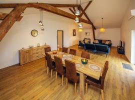 LOFT SPACIEUX - PISCINE - 220m2 - CALME, Hotel in Rivières