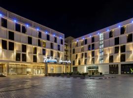 Radisson Hotel & Apartments Dammam Industry City، فندق في الدمام