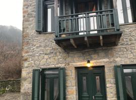 Δάφνη 1933, Λιθόχτιστο Αρχοντικό στο Βουνό, κατάλυμα με κουζίνα στην Άνω Χώρα