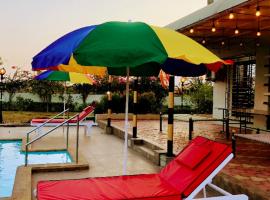Umbrella Pool Dive Villa, villa í Boisar