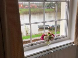 Beautiful riverfront cosy one bedroom apartment, hotel a Upton-upon-Severn