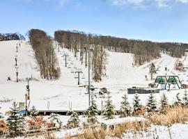 Idyllic Somerset Condo: Ski, Hike & Relax!, hotel di Champion