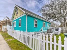 Galveston ‘Blue Bungalow’ - Walk to Beach!