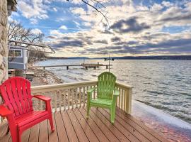 Lakefront Canandaigua Home with Grill, Fire Pit, hotelli kohteessa Canandaigua