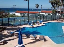 Great Beach Swiming Pools Tennis Courts Condo in La Paloma Rosarito Beach, отель в городе Росарито, рядом находится Пляж Росарито