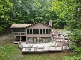 Dogwood Knoll - Wifi, Pool Access, Deck, Fireplace, Deck, Family Friendly, Hiking, Games, Screen Porch, King Bed