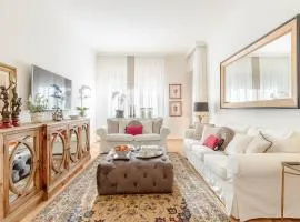 Graziella, LUXURY APARTMENT 2 bedrooms, Terrace and Private Parking downtown Lucca