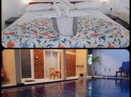 Petit Guest House, hotel v Negombu