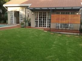 4 Michael Place, hotel in Edenvale