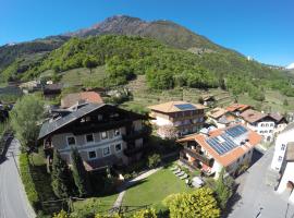 Ferienwohnungen St Hippolyt mit Hallenbad, хотел в Лагундо