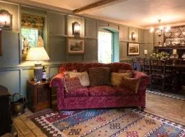 Queenies, an authentic Rural Style coastal cottage in a Nature Reserve
