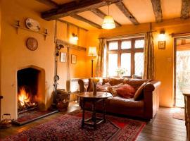 The Old Monkey, a quirky bolthole on the edge of a historic Market Town, holiday home in Hadleigh