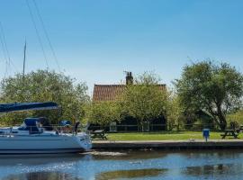 Navigation Cottage on the Historic Sea Lock overlooking the Nature Reserve, sumarhús í Maldon