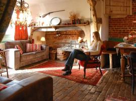 Orchard Cottage cosy rustic comfort just across the fields to a great Pub, cottage in Edwardstone