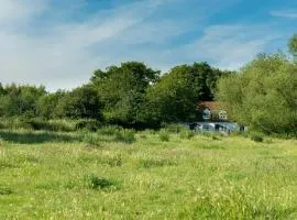 The Wobbin, Remote, Comfort, Sea Views and the beautiful Essex Marshes