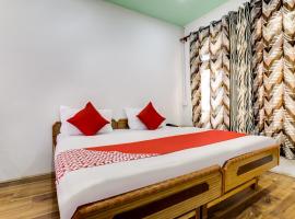 OYO 60633 Nine Palace Guest House, hotell i Chimre