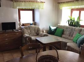 Pod Smrcinou, hotel a Nová Pec