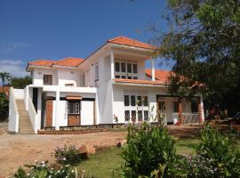 Alison & Dave's Guesthouse, renta vacacional en Entebbe