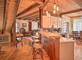Tranquil Smoky Mountain Cabin with Porch and Fire Pit, holiday rental in Newport