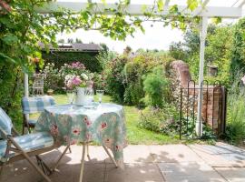 Romney, a cosy Victorian cottage in a picturesque Suffolk village บ้านพักในCavendish