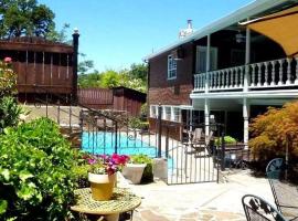 GUNN HOUSE HOTEL, 286 S WASHINGTON ST, SONORA, CA, 95370, hotel v destinaci Sonora