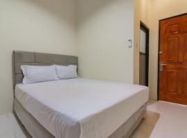 RedDoorz near Terminal Tirtonadi 2, hotel v destinaci Kadiporo