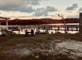 The Artists Cottage Waterfront Hideaway, hotel u gradu Strahan