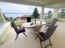 Apartment in Dramalj 42058, ξενοδοχείο σε Klanfari