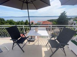 Apartments in Dramalj 42059, ξενοδοχείο σε Klanfari