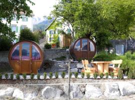 Schlaf-Fass Jenins, hotel in Jenins