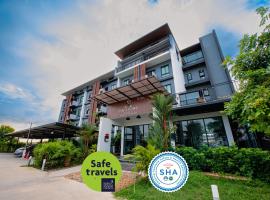 The Living Hotel SamutPrakan, hotel in Bang Bo
