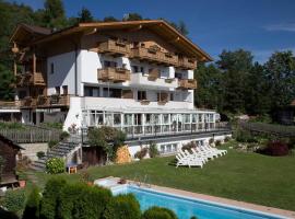 Naturhotel Edelweiss, hotel a Terento