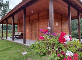 Caminhos da Serra do Tabuleiro - Chalé Araucária, lodge in São Bonifácio